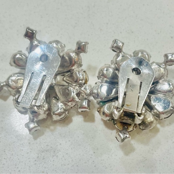 Elegant Silver Crystal Flower Earrings - Picture 2 of 2